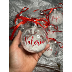 Bolas de Navidad transparentes rellenas de nieve.