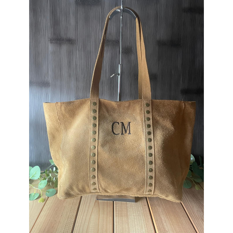 Bolso de piel de serraje con cremallera y tachuelas