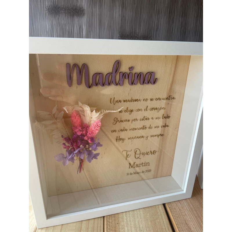 Marco dedicatoria y flores preservadas