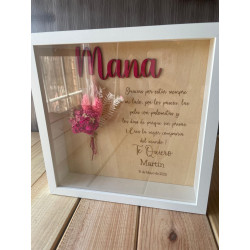 Marco dedicatoria y flores preservadas